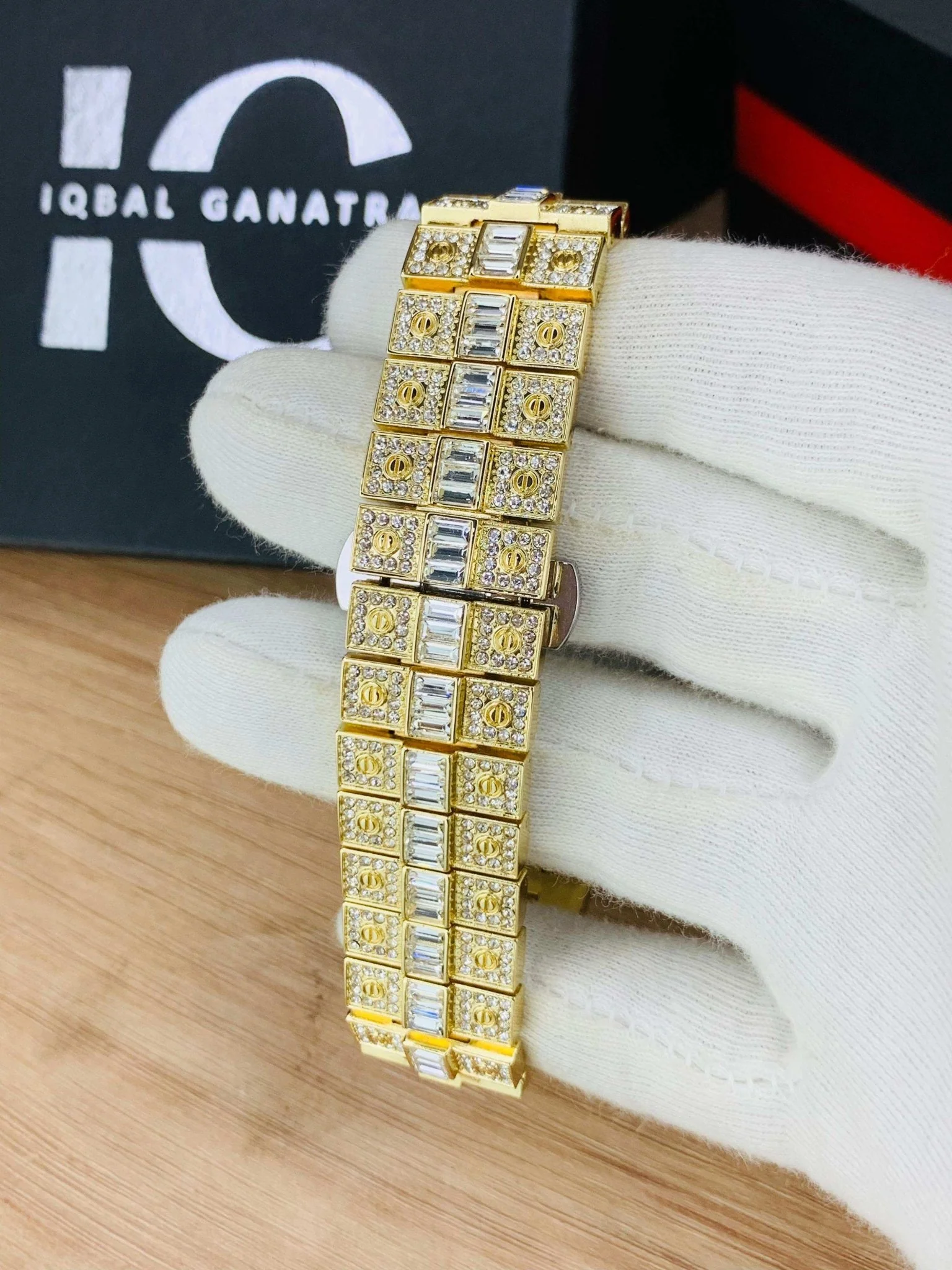 Arabic Ice Model | Gold White - Image 4