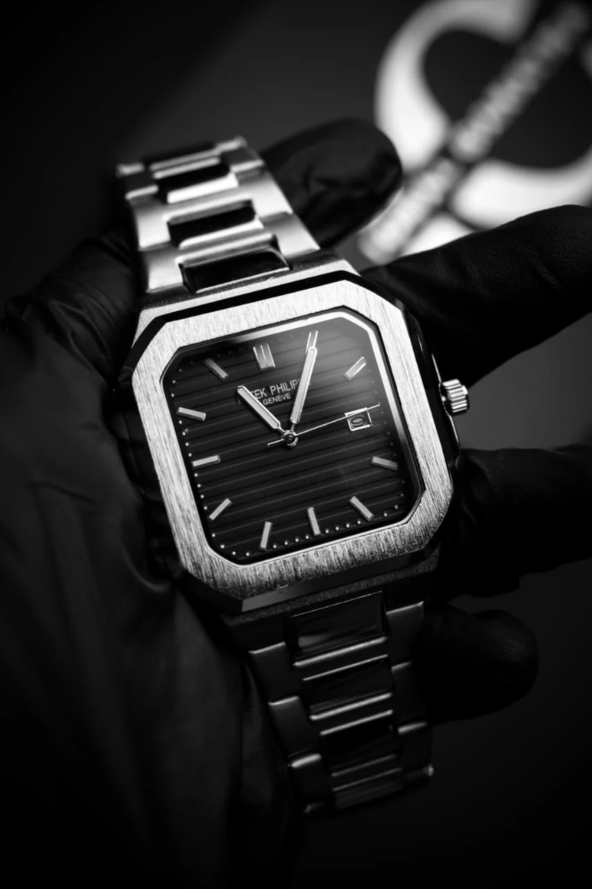 Cubic Model | Black