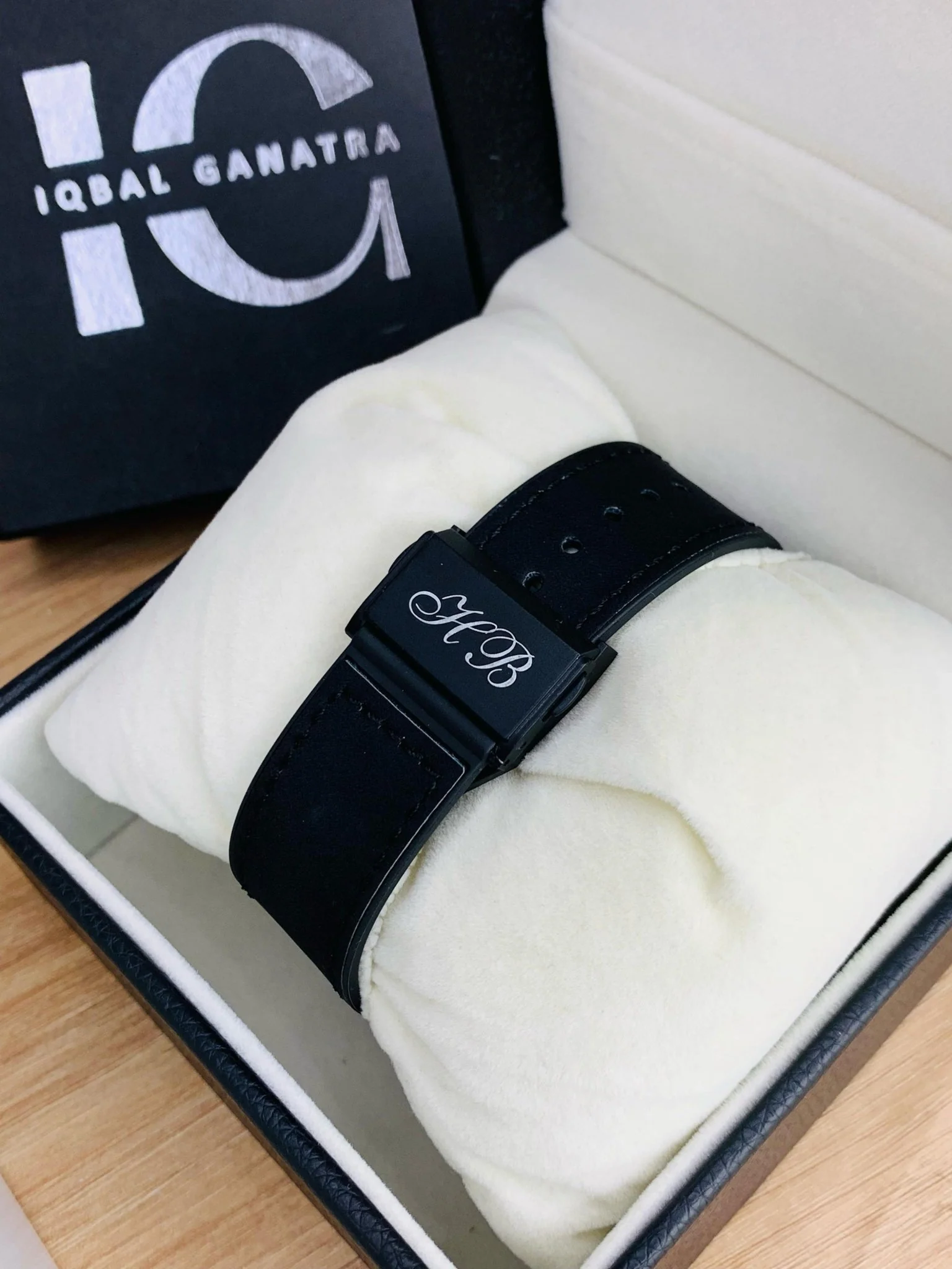 HB Branded Model (Full Black) - Image 4