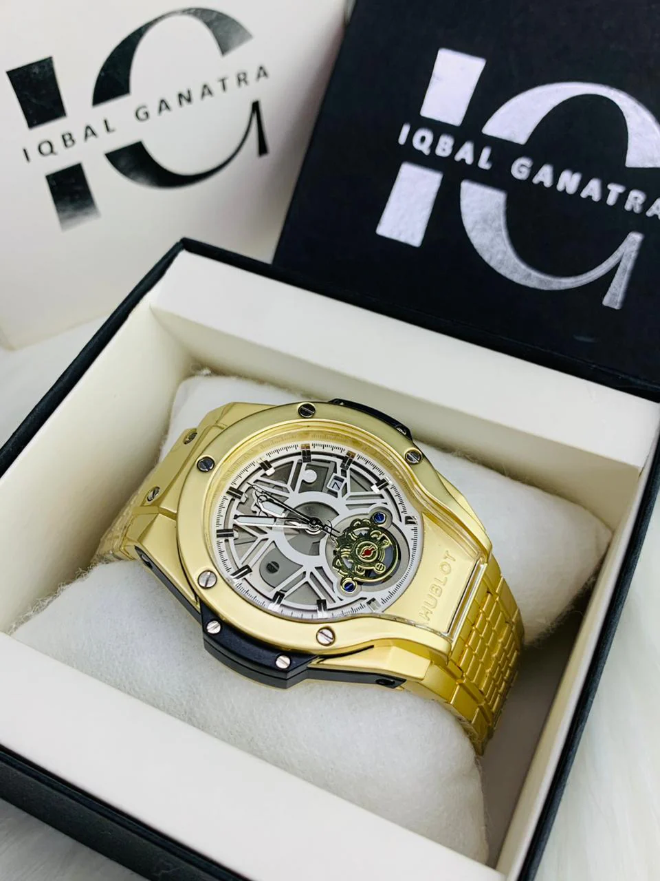 HB Demanding Model | Gold White