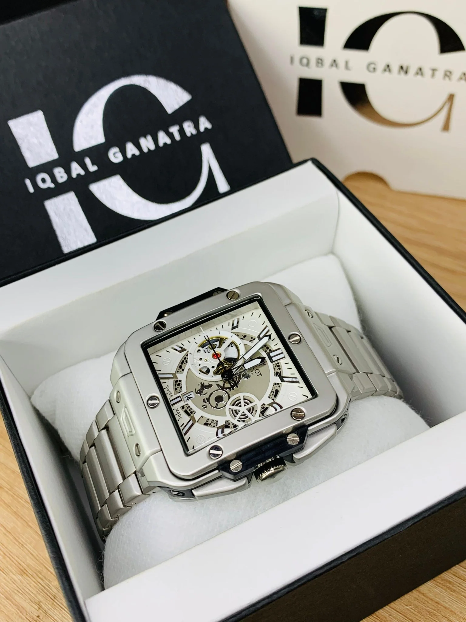 HB SQ Model | White