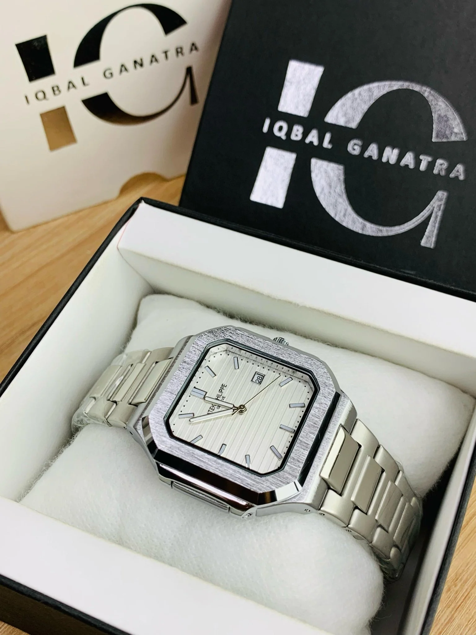 Cubic Model | White