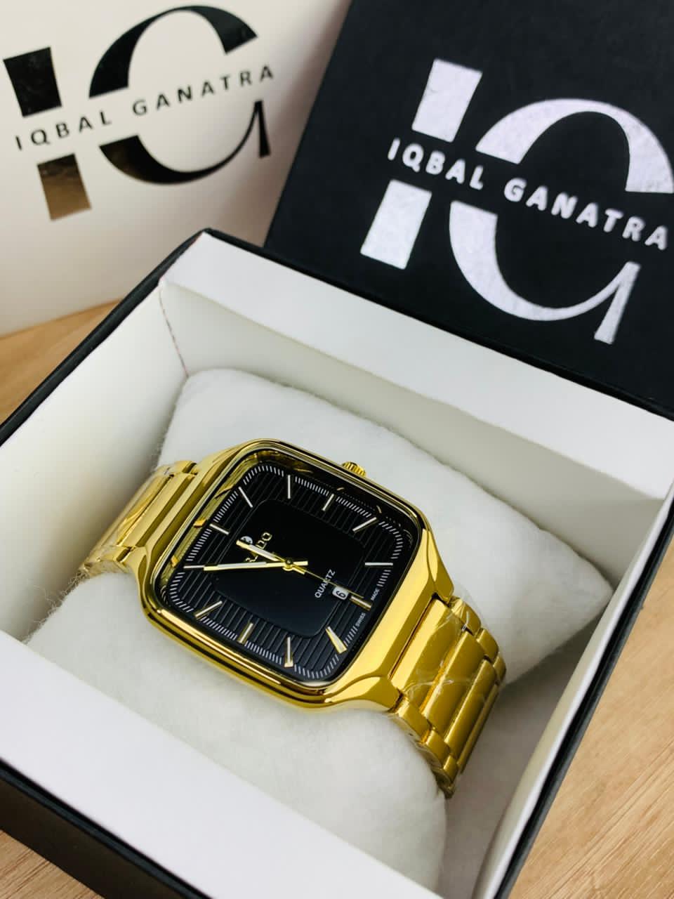 RD TV Model | Gold Black
