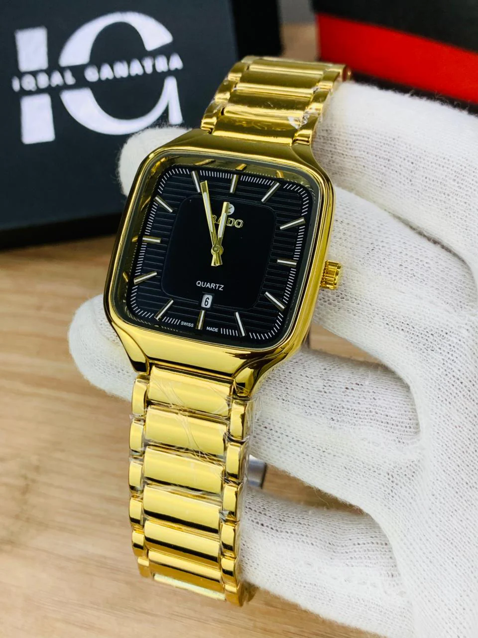 RD TV Model | Gold Black - Image 2