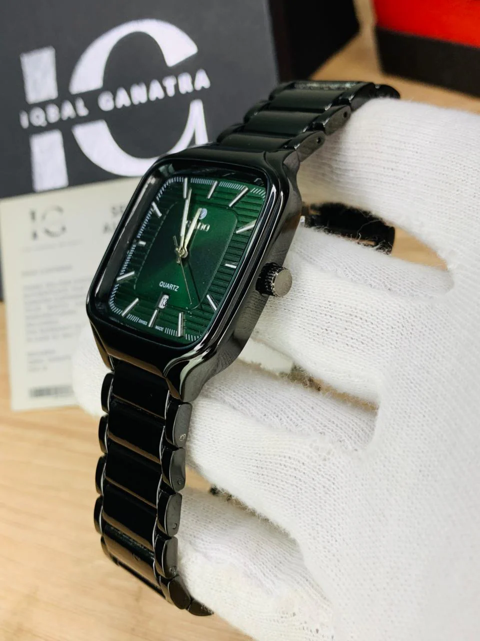 RD TV Model | Black Green - Image 3